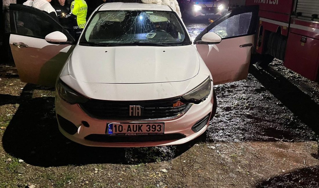Gönen’de park halindeki araçta patlama: 2 yaralı Gönen’de park halindeki bir otomobilde meydana gelen patlamada 2 kişi