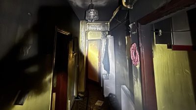 Erdek’te bir apartman dairesinde çıkan ev yangını paniğe neden olurken,