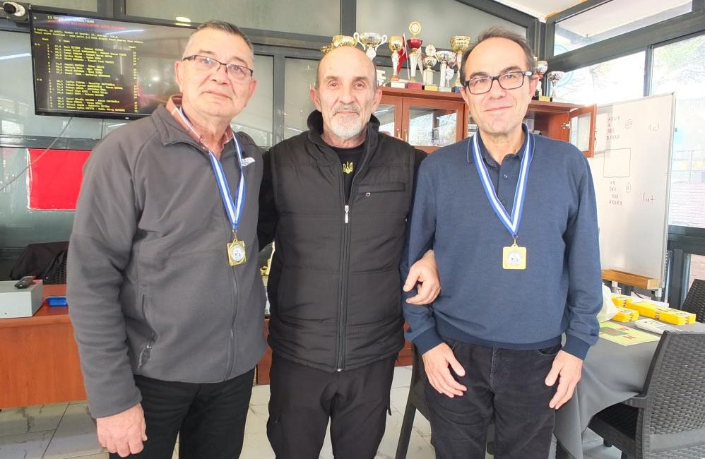Burhaniye’ de briç turnuvaları devam ediyor Burhaniye’de, briç sporu her geçen gün gelişirken, turnuvalar da devam