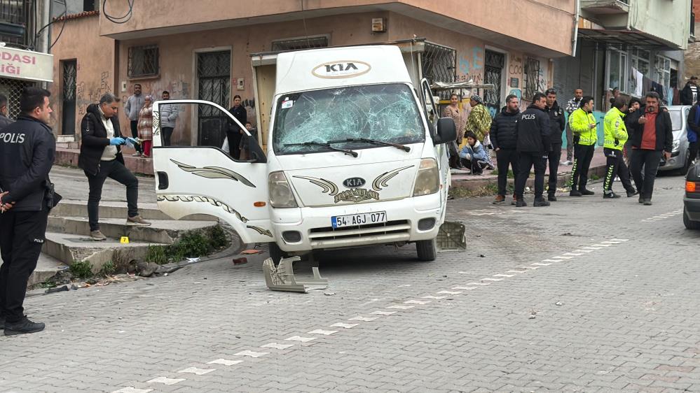 Edremit ilçesinde alacak verecek meselesi nedeniyle çıkan kavgada ateşli silahla