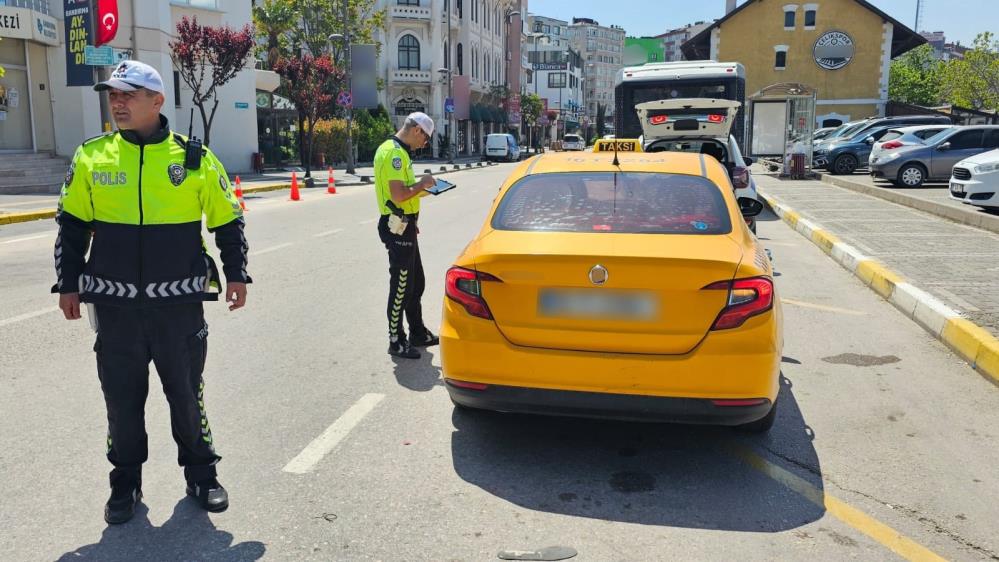 Bandırma’da 2025 trafik bilançosu: Binlerce sürücüye ceza Bandırma İlçe Emniyet Müdürlüğü ekipleri tarafından 2025 yılı boyunca ilçe