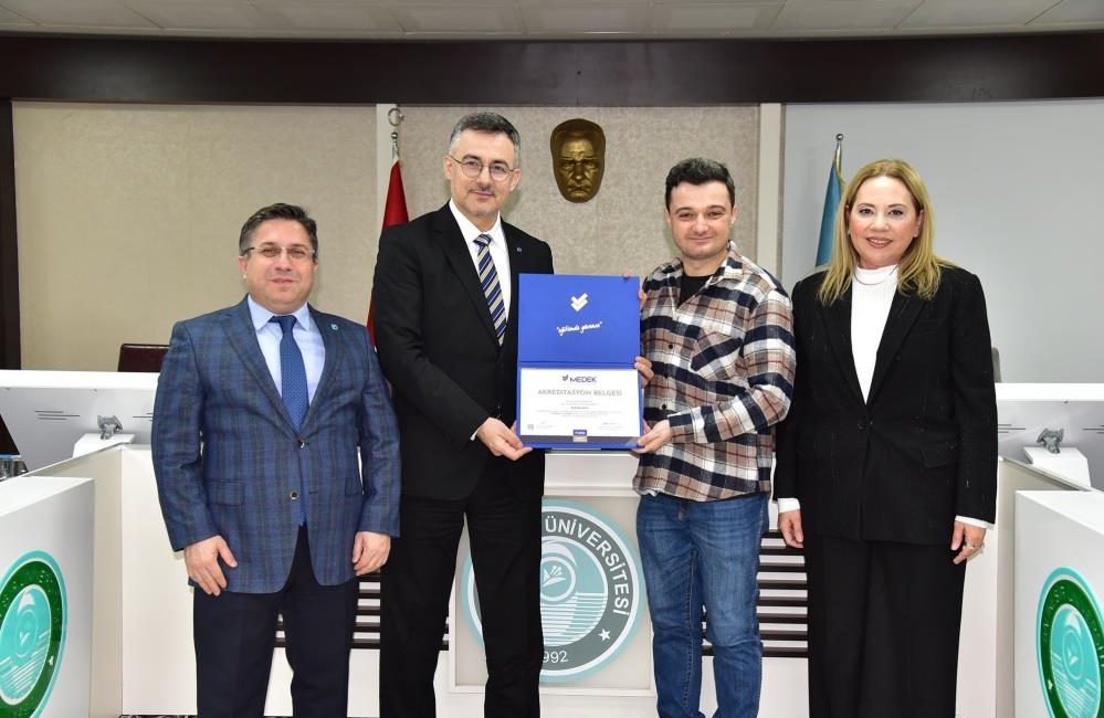 MEDEK akreditasyon belgeleri törenle takdim edildi Balıkesir Üniversitesi, mesleki eğitimde kalite güvencesini güçlendiren akreditasyon sürecini belge