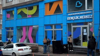 Bandırma Paşabayır Mahallesi’nde yer alan BBB Bandırma Gençlik Merkezi binasının