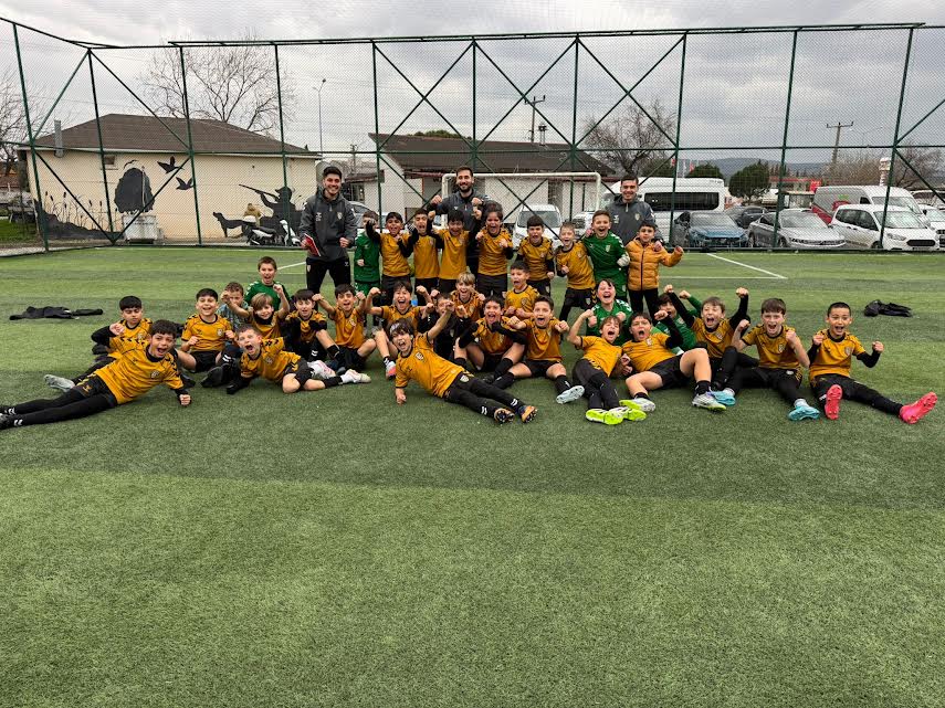 ÇANAKKALE CUP 2026 SÖMESTR FUTBOL TURNUVASI’NDA KAPIDAĞ FUTBOL KULÜBÜ ŞAMPİYON OLDU TURNUVANIN EN ÇARPICI GOLÜ KALEDEN KALEYE OLDU Erdem ÖZCAN Çanakkale