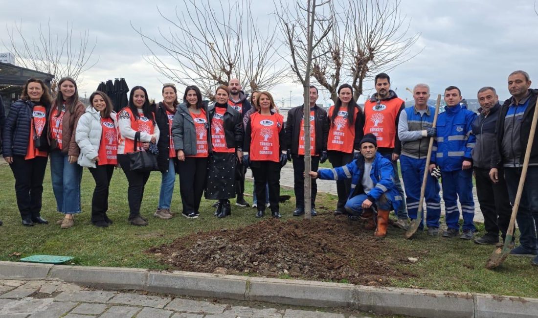 TEMA Vakfı kurucuları Bandırma’da anıldı TEMA Vakfı’nın onursal başkanları Hayrettin Karaca ve Ali Nihat Gökyiğit,