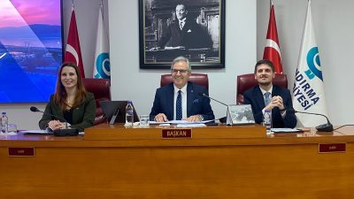 Bandırma Belediye Başkanı Dursun Mirza, meclis toplantısında 6 Şubat depremlerine