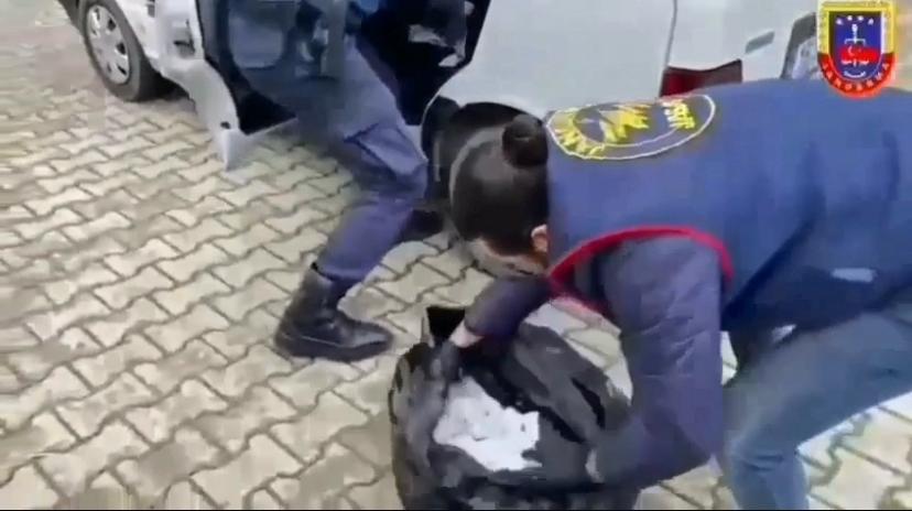 Balıkesir’de narkotik operasyonlarında büyük darbe: 95 bin 975 hap ele geçirildi Balıkesir İl Jandarma Komutanlığı ekiplerince Ocak ayı boyunca yürütülen takipli