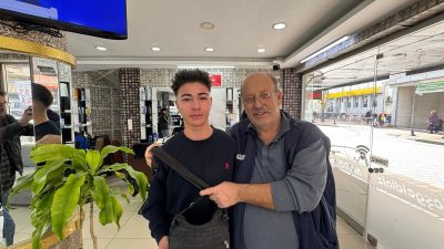 Gönen ilçesinde bir vatandaşın örnek davranışı takdir topladı. İçerisinde pasaport,