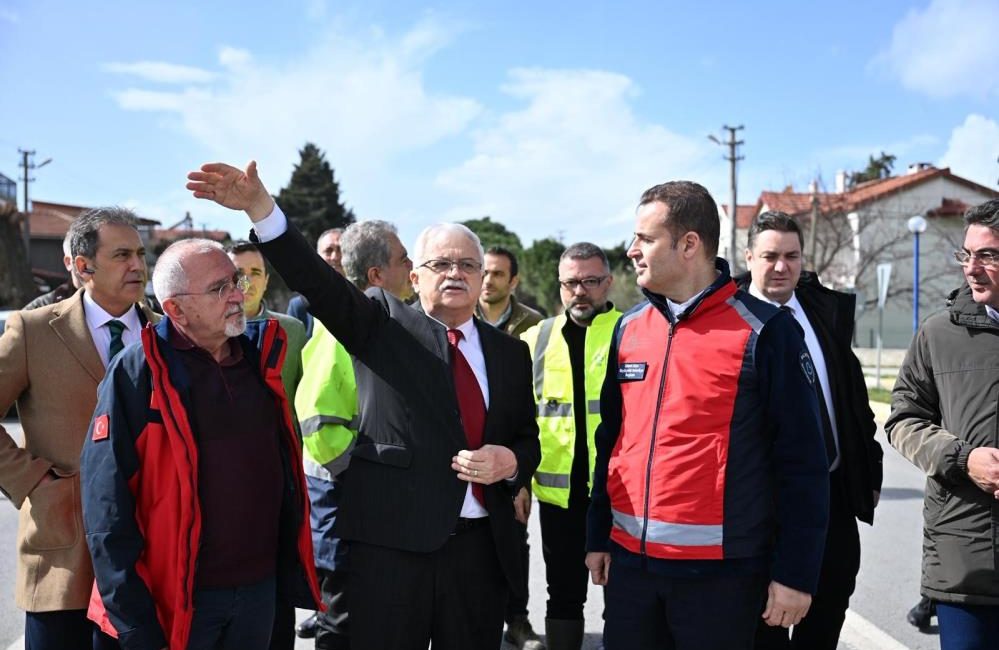 Akın, Lodos’un vurduğu Körfez’de Balıkesir Büyükşehir Belediye Başkanı Ahmet Akın, lodos ve olumsuz hava