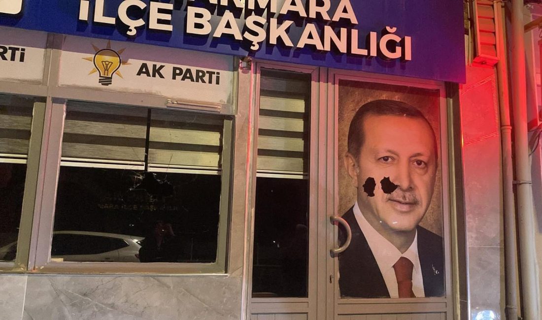 Marmara ilçesinde AK Parti Marmara İlçe Başkanlığı binasına kimliği belirsiz