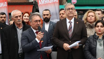 CHP Bandırma İlçe Başkanı Mehmet Atak, Cumhuriyet Meydanı’nda yaptığı açıklamada