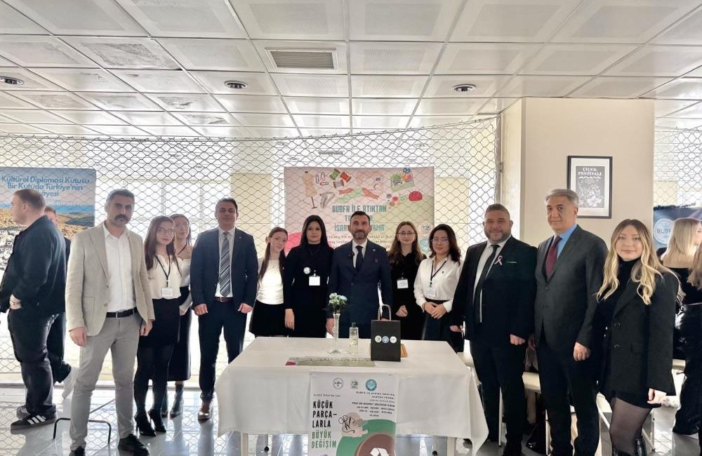 Balıkesir’de atık kumaşlara son projesi hayata geçirildi Balıkesir Üniversitesi Burhaniye Uygulamalı Bilimler Fakültesi, fakülte sosyal sorumluluk çalışmaları