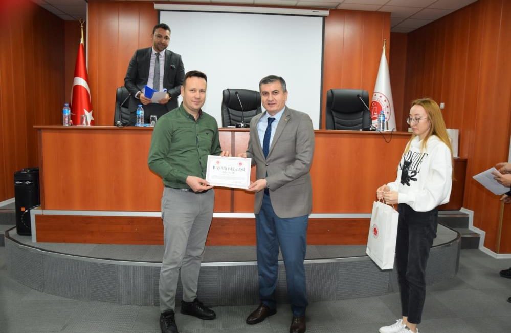 Balıkesir’de uzlaştırmacılara başarı belgesi Balıkesir Cumhuriyet Başsavcılığı Uzlaştırma Bürosu bünyesinde görev yapan ve üstün