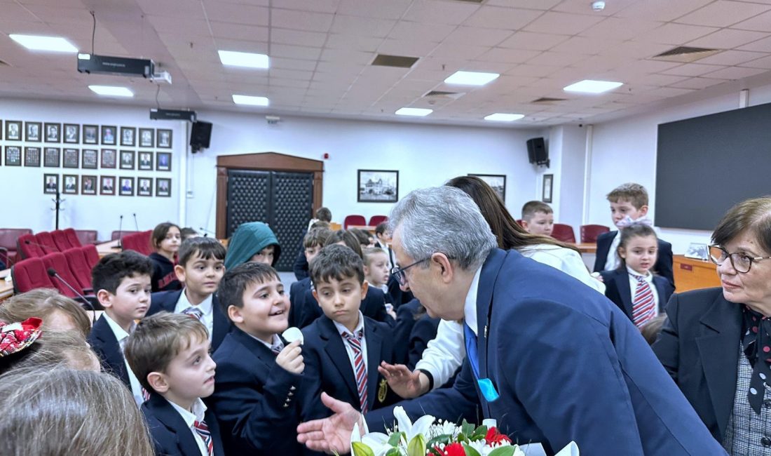 Bandırma Belediyesi’nde minik öğrencilere yerel yönetimler anlatıldı Bandırma Amerikan Kültür Koleji öğrencileri, ders programı kapsamında Bandırma Belediyesi’ni