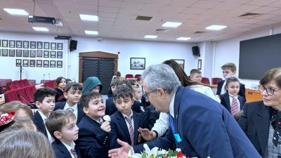Bandırma Amerikan Kültür Koleji öğrencileri, ders programı kapsamında Bandırma Belediyesi’ni