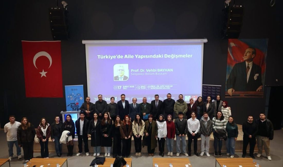 BANÜ’de “Türkiye’de Aile Yapısındaki Değişmeler” masaya yatırıldı “Türkiye’de Aile Yapısındaki Değişmeler” başlıklı konferansta nüfus verileri, kültürel dönüşüm