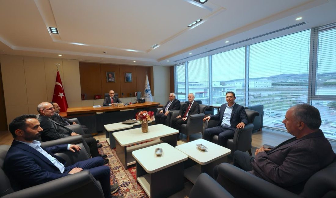 BANÜ’de eğitim çalışmaları görüşüldü Eğitim Bir-Sen üst yönetimi ve şube temsilcileri, BANÜ Rektörü Prof.