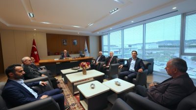 Eğitim Bir-Sen üst yönetimi ve şube temsilcileri, BANÜ Rektörü Prof.