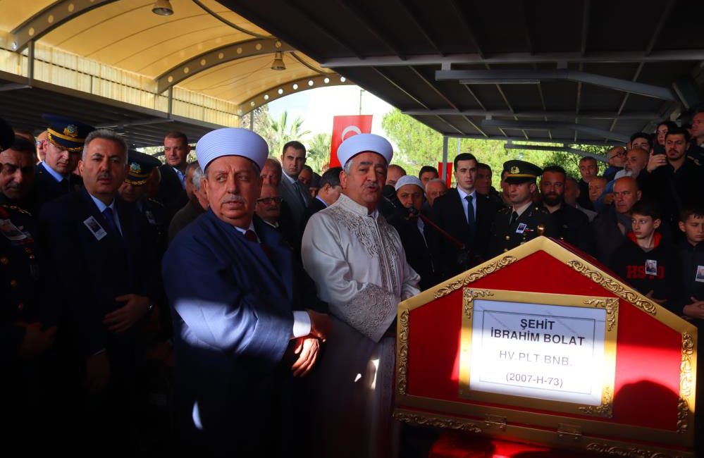 Şehit Pilot Binbaşı İbrahim Bolat İzmir’de son yolculuğuna uğurlandı Balıkesir’de eğitim uçuşu sırasında kaza kırıma uğrayan F-16 savaş uçağında