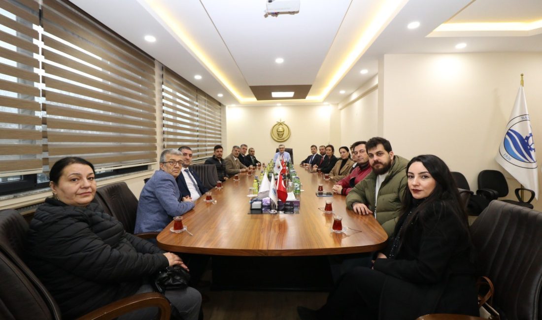 Zafer Partisi Heyeti Bandırma’da temaslarda bulundu Zafer Partisi yöneticilerinden oluşan heyet, Bandırma Ticaret Odası Başkanı Bahadır