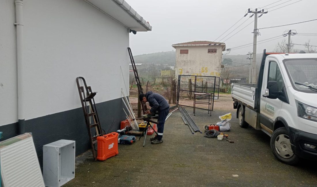 Edincik’teki sentetik sahaya doğalgaz altyapısı Edincik Mahallesi’nde amatör kulüpler ile Bandırmaspor altyapı takımlarına hizmet veren