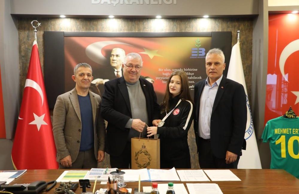 Edremit’in gururu Ecrin Yanıt’tan bir Türkiye Şampiyonluğu daha Genç yaşına rağmen ulusal ve uluslararası arenada elde ettiği şampiyonluklarla
