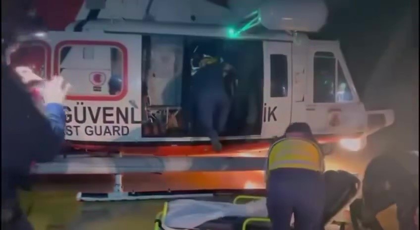 Balıkesir’de zorlu hava şartlarına rağmen sahil güvenlikten hayat kurtaran operasyon Marmara Adası ve Avşa Adası’nda meydana gelen iki ayrı olayda