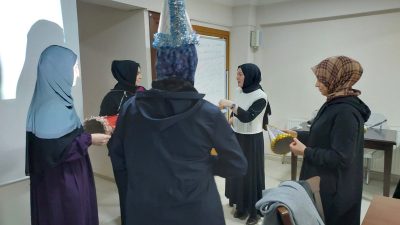 Bandırma Sosyal Hizmet Merkezi’nde düzenlenen programda kursiyerlere “Kendini Bilmek” başlıklı