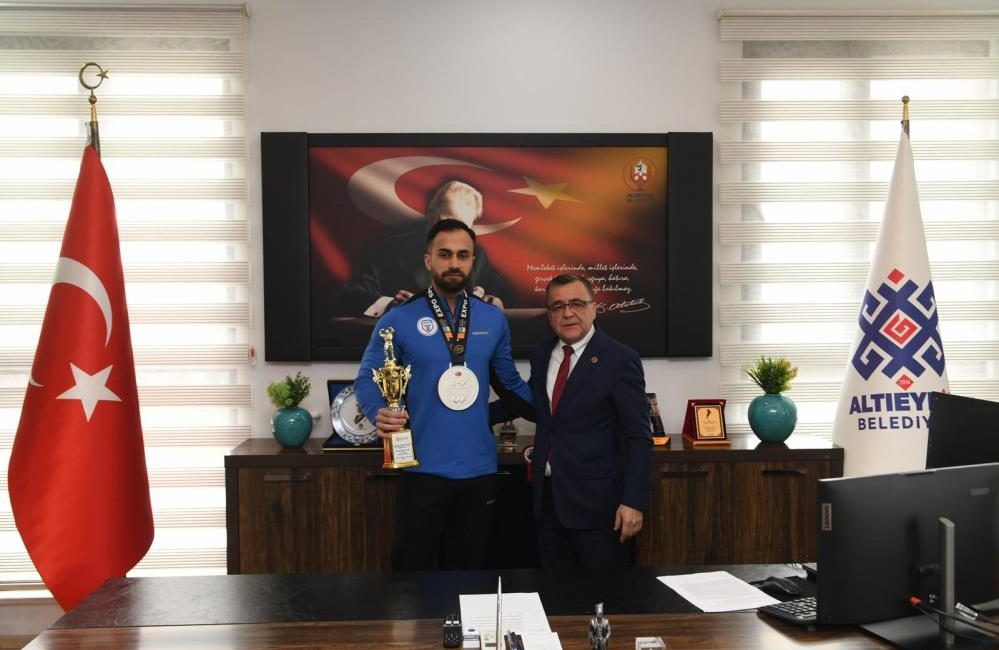 Milli Sporcu Ömer Pullu’nun hedefi Türkiye şampiyonluğu Altıeylül Belediyesi, spora ve sporcuya verdiği destekleri aralıksız sürdürmeye devam