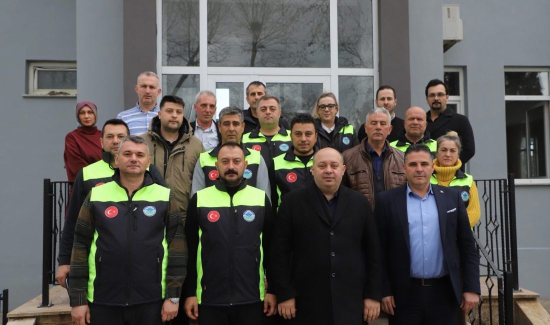 Gönen Belediye Başkanı İbrahim Palaz, Fen İşleri Müdürlüğü personeliyle toplantı