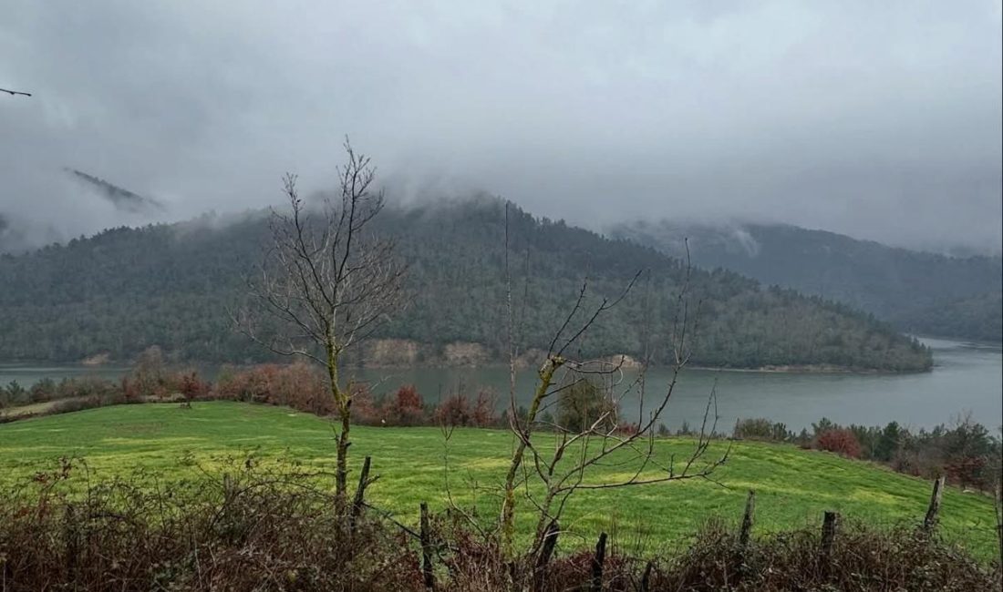 Gönen–Yenice Barajı’nda kontrollü su salımı başlatıldı Bölgede etkili olan sağanak yağışların ardından Gönen–Yenice Barajı tam doluluğa