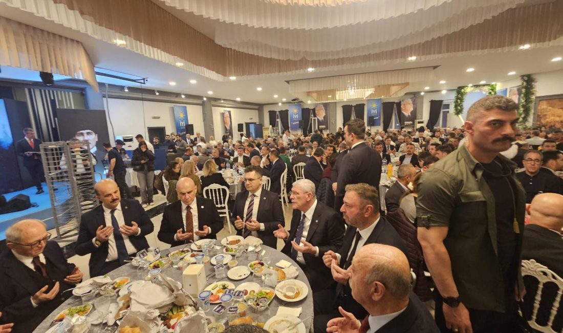Dervişoğlu Balıkesir’de teşkilatla iftar sofrasında buluştu İYİ Parti Genel Başkanı Müsavat Dervişoğlu, partisinin Balıkesir İl Başkanlığı