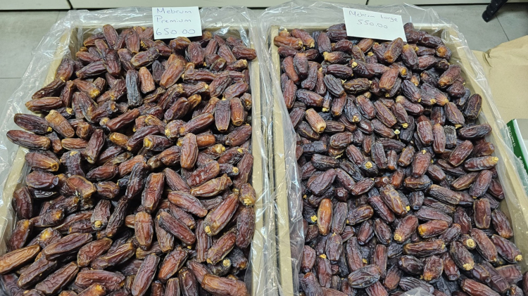 Bandırma’da Ramazan ayı kapsamında hurma tezgâhlarında çeşit ve talep arttı Ramazan ayı öncesinde Bandırma’da hurma satışları hız kazandı. Tezgâhlarda yaklaşık