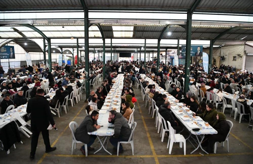 Başkan Ahmet Akın, Bigadiçlilerle iftar sofrasında buluştu Balıkesir Büyükşehir Belediye Başkanı Ahmet Akın, Ramazan’ın bereketini hemşehrileriyle paylaşmaya