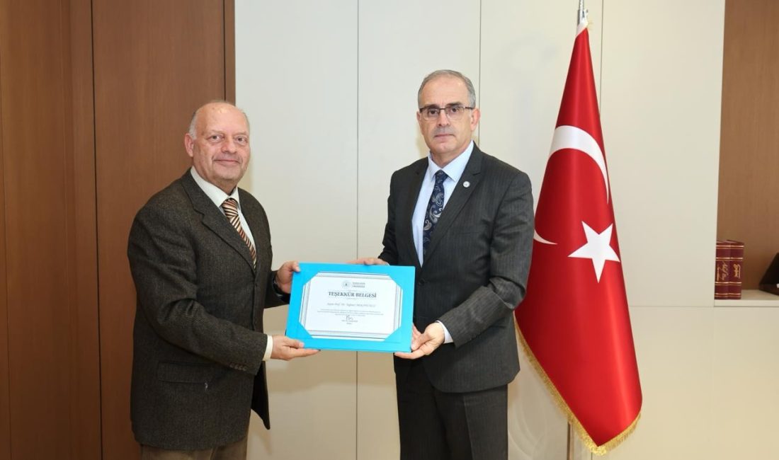 BANÜ Spor Bilimleri Fakültesi’nde Dekanlık Görevini Hacıcaferoğlu Devraldı Bandırma Onyedi Eylül Üniversitesi Spor Bilimleri Fakültesi’nde gerçekleştirilen devir teslim