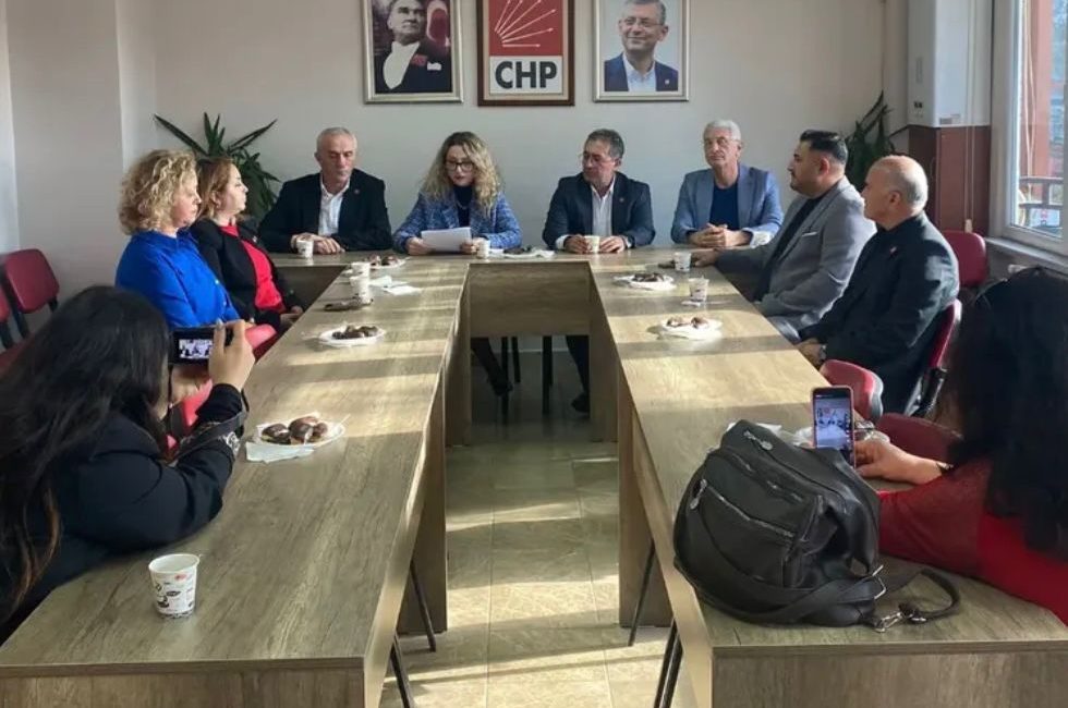 CHP Bandırma’dan Okullardaki “Oruç Çetelesi” Uygulamasına Sert Tepki CHP Bandırma İlçe Örgütü, Ramazan temalı okul etkinlikleri ve oruç