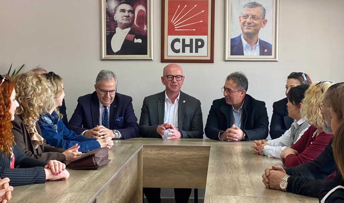 CHP’li Sarı: “Bandırma’nın tüm talepleri yok sayılıyor” CHP Balıkesir Milletvekili Serkan Sarı, Bandırma ziyaretinde yaptığı açıklamalarda iktidarın