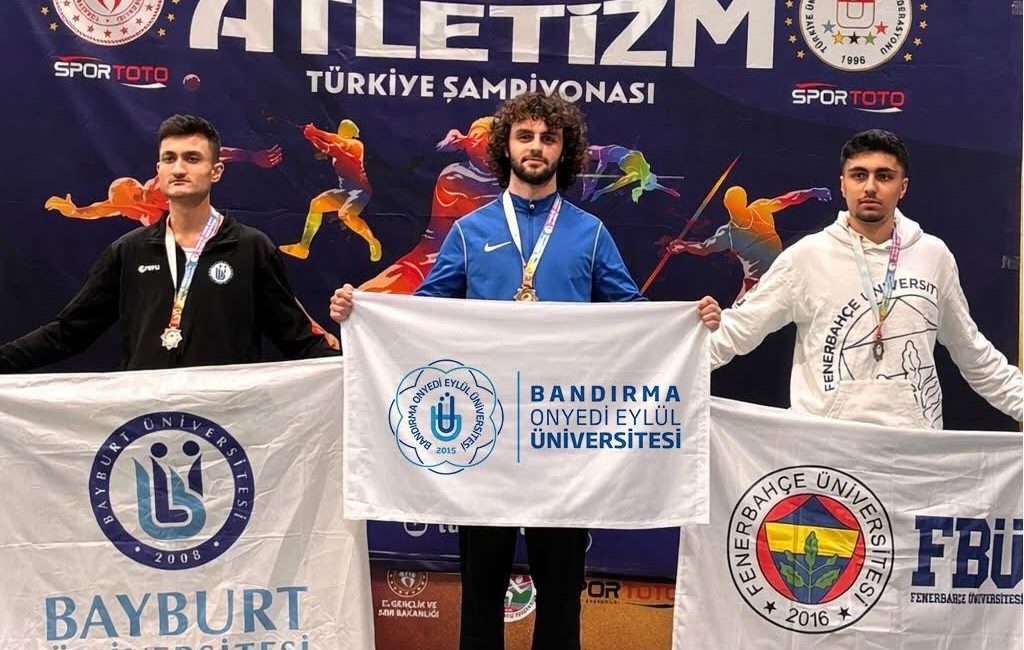 Arda Kurtulan BANÜ’yü Türkiye Şampiyonasında Temsil Etti Yüksek atlama branşında mücadele eden Banü öğrencisi Arda Kurtulan, 2.00