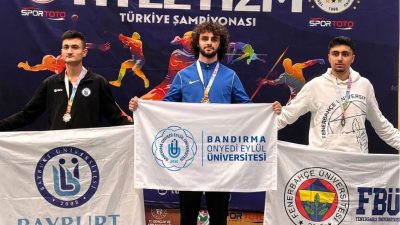 Yüksek atlama branşında mücadele eden Banü öğrencisi Arda Kurtulan, 2.00