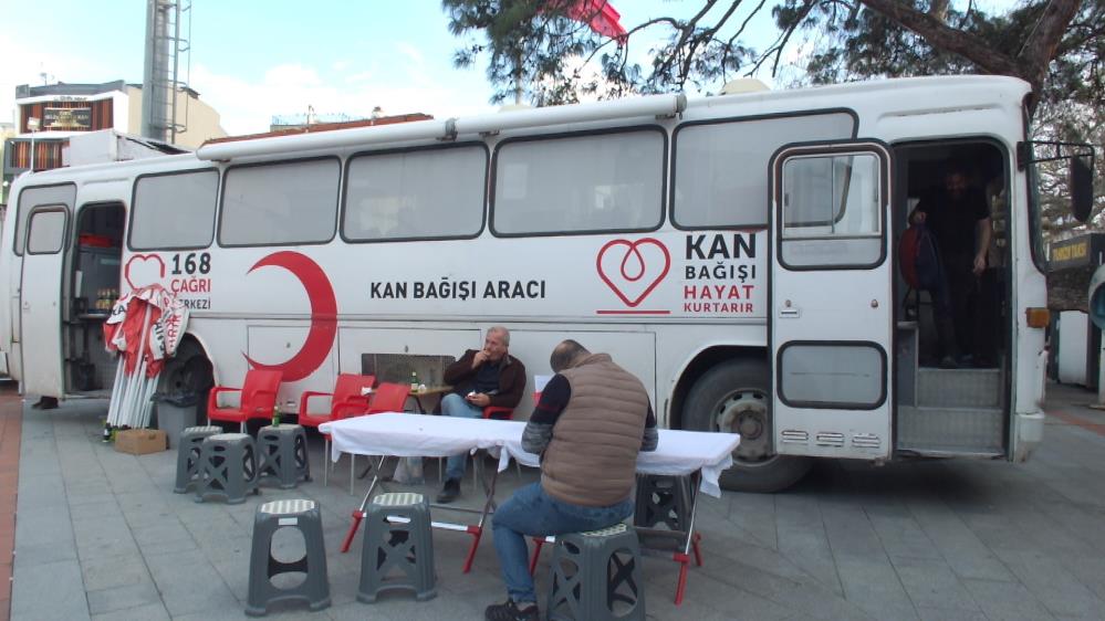 Burhaniyeliler kan bağışı yaptı Balıkesir Kızılay Kan Merkezi’nin düzenlediği kampanya ilgi gördü. Çok sayıda