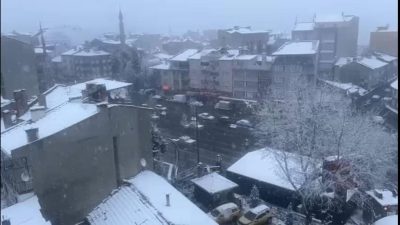 Dursunbey ‘de yüksek kesimlerde etkili olan kar yağışı bu kez