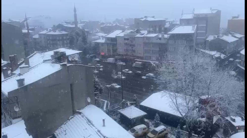 Dursunbey ‘de yüksek kesimlerde etkili olan kar yağışı bu kez