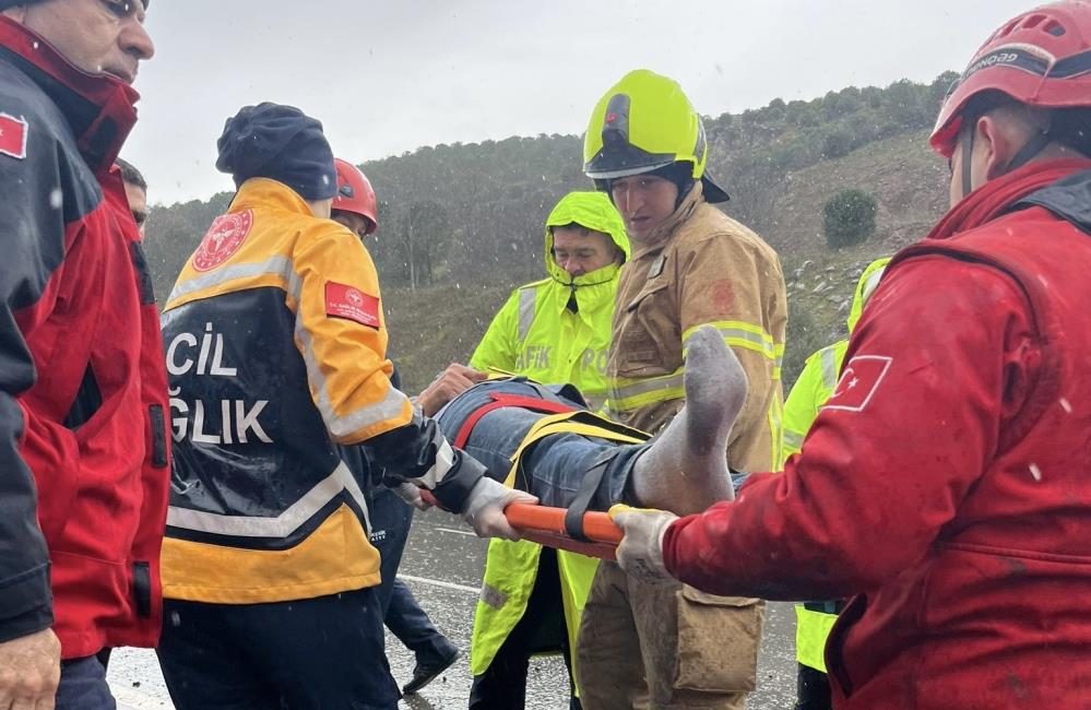 Balıkesir-Bursa kara yolunda korkutan kaza: 1 yaralı Balıkesir-Bursa Kara Yolu Bursa istikameti Susurluk Demirkapı Rampası mevkinde meydana