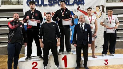 Okul Sporları Kick Boks Türkiye Şampiyonası’nda tatamiye çıkan Bandırma Kızıl