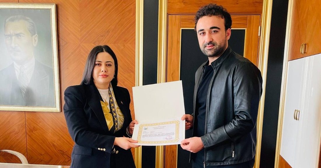 Marmara’da hastane yönetimine başarı belgesi Marmara Kaymakamı Rumeysa Görentaş, Marmara Süleyman İlik İlçe Devlet Hastanesi