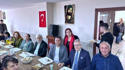 Bandırma Belediye Başkanı Dursun Mirza, Cemevi’nde düzenlenen programda vatandaşlarla buluştu.