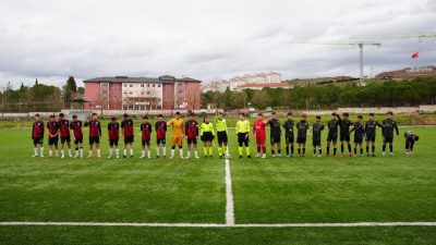 Sındırgı Belediyespor U15 Takımı, Atatürk Stadyumu’nda oynanan maçta Dursunbey Belediyespor’u