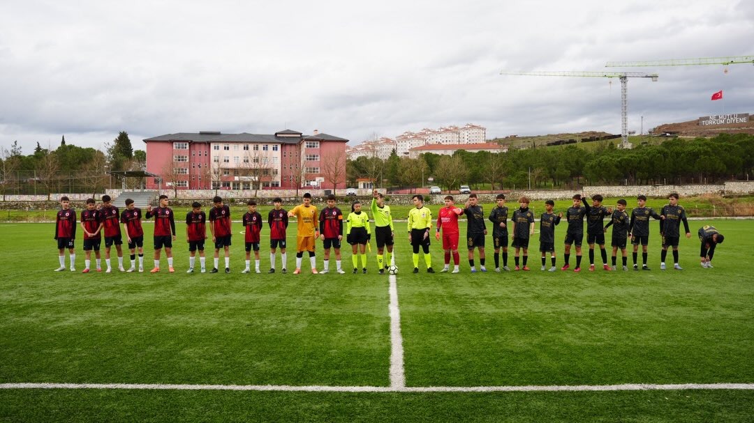 Sındırgı Belediyespor U15 Takımı Sahasında Kazandı Sındırgı Belediyespor U15 Takımı, Atatürk Stadyumu’nda oynanan maçta Dursunbey Belediyespor’u