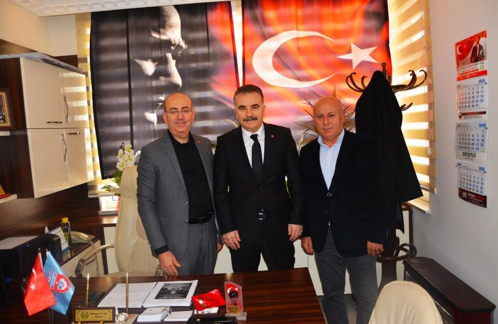 Kaymakam Ahmet Odabaş’tan esnaf ve meslek odalarına ziyaret Edremit Kaymakamı Ahmet Odabaş, yerel ekonominin dinamiklerini yerinde incelemek ve