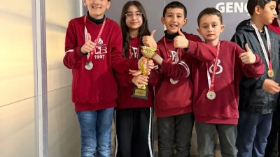 Balıkesir’de düzenlenen Ortaokullar Arası Okul Sporları Satranç Turnuvası’nda Bandırma Ortaokulu